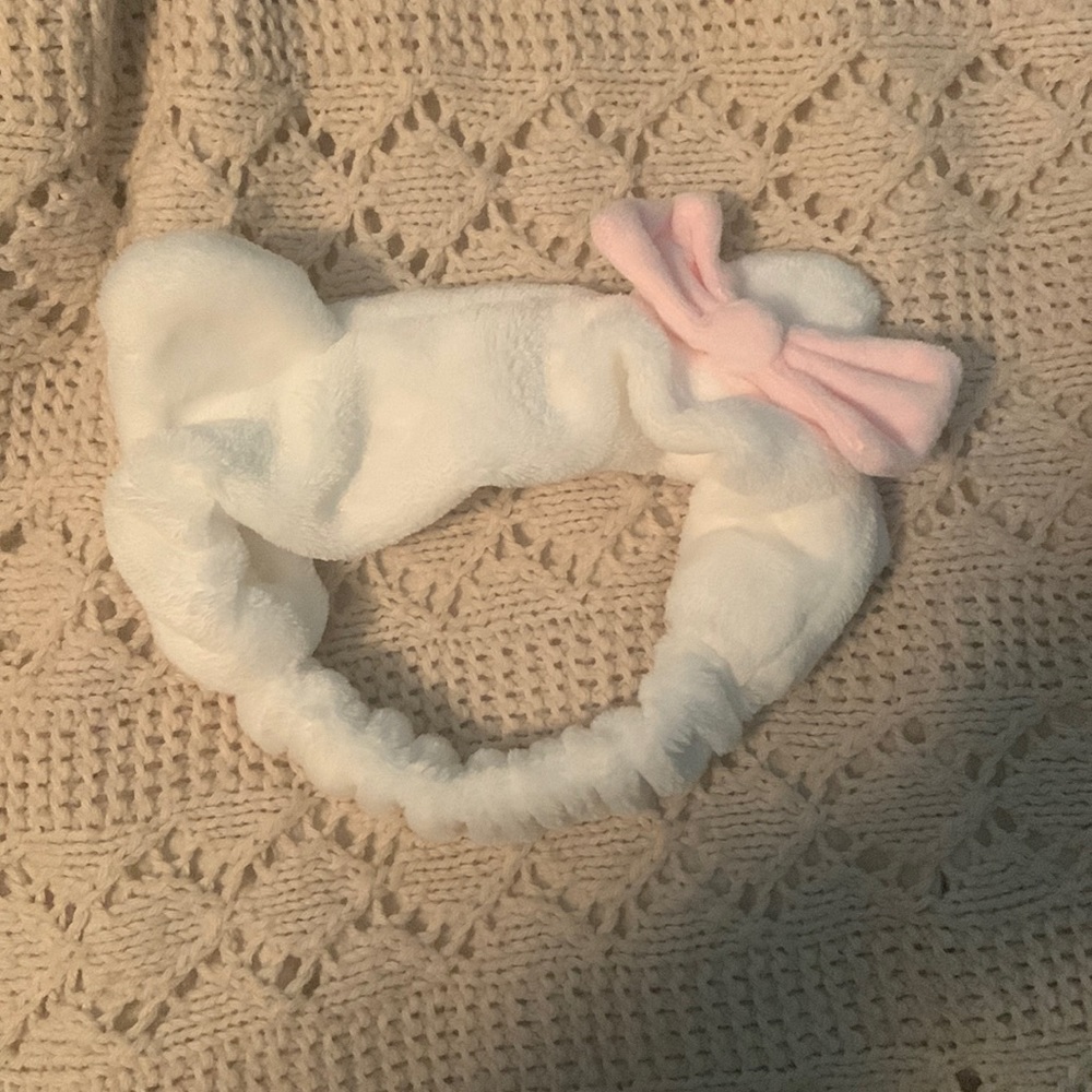 Plush hello kitty head wrap !